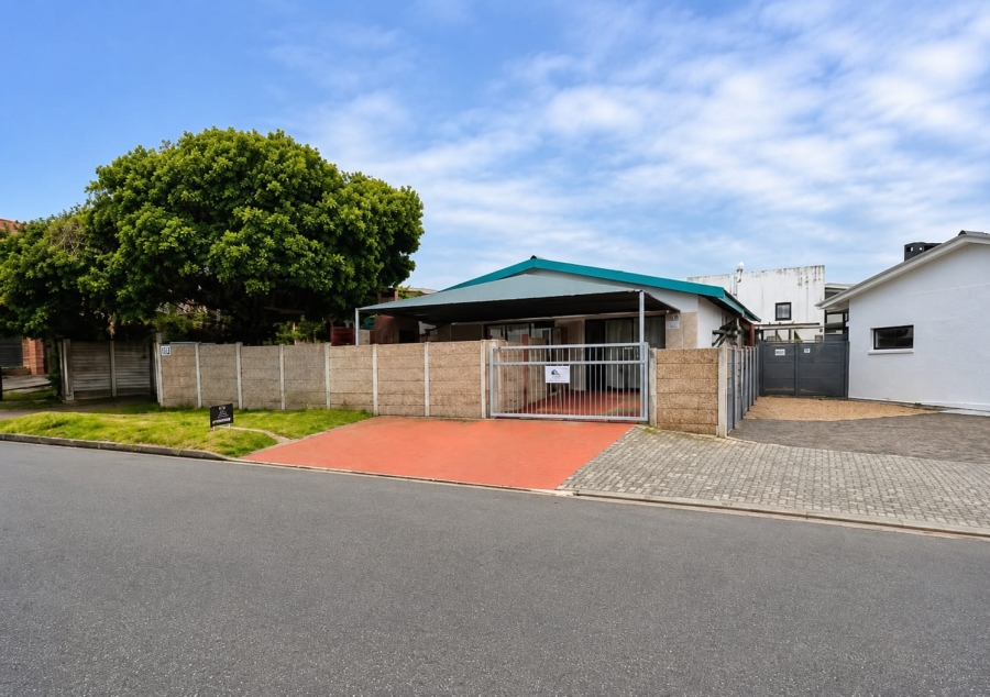 5 Bedroom Property for Sale in Stilbaai Wes Western Cape